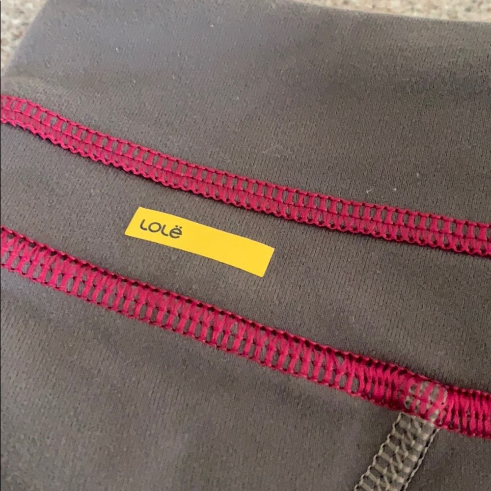 Lole Women's Gray Capri Leggings with Pink Waistband Trim - Picture 3 of 4
